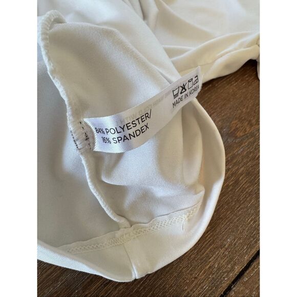 Tuckernuck White Short Sleeve Sport Performance Tee Size Small - Picture 8 of 8